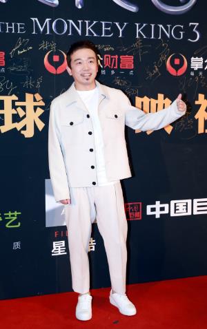 大潘亮相《女儿国》首映礼 神秘角色初曝光惊艳